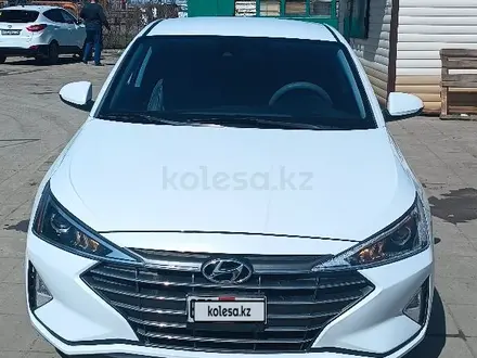 Hyundai Elantra 2020 года за 6 800 000 тг. в Актобе