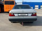 Mercedes-Benz E 220 1990 года за 1 800 000 тг. в Алматы – фото 2
