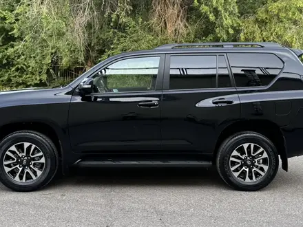 Toyota Land Cruiser Prado 2023 года за 27 500 000 тг. в Алматы – фото 17