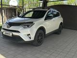Toyota RAV4 2018 года за 14 500 000 тг. в Алматы – фото 2