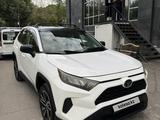 Toyota RAV4 2019 года за 12 800 000 тг. в Алматы – фото 2
