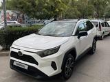 Toyota RAV4 2019 года за 12 800 000 тг. в Алматы