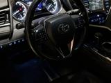 Toyota Camry 2019 года за 14 650 000 тг. в Астана – фото 5