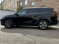 Toyota Highlander 2023 года за 27 500 000 тг. в Караганда