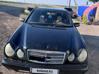 Mercedes-Benz E 230