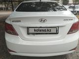 Hyundai Solaris 2015 года за 4 500 000 тг. в Актобе – фото 2