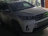 Toyota Highlander 2017 года за 10 000 000 тг. в Атырау – фото 2