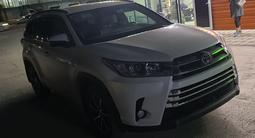 Toyota Highlander 2017 года за 10 000 000 тг. в Атырау – фото 2