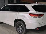 Toyota Highlander 2017 года за 10 000 000 тг. в Атырау – фото 3