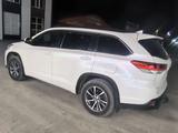 Toyota Highlander 2017 года за 10 000 000 тг. в Атырау – фото 5