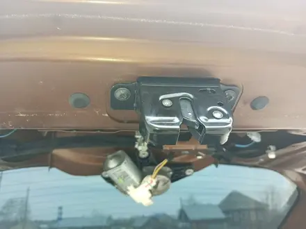 Замок, защелка крышки багажника Renault Dacia Duster Logan 2. 2010-2017 . за 17 000 тг. в Алматы – фото 4