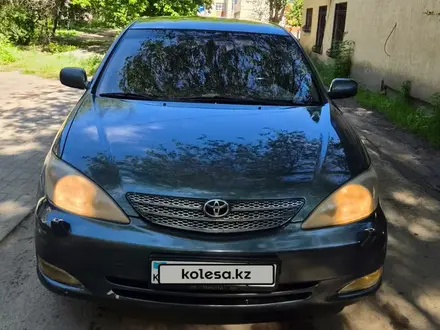 Toyota Camry 2003 года за 4 500 000 тг. в Актобе – фото 2