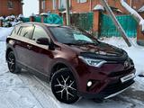 Toyota RAV4 2018 года за 12 800 000 тг. в Актобе