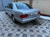 Mercedes-Benz E 240 1998 года за 3 700 000 тг. в Шымкент – фото 2