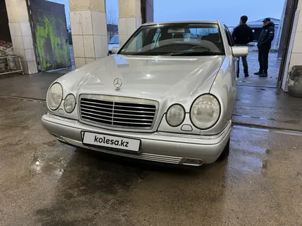 Mercedes-Benz E 240 1998 года за 3 700 000 тг. в Шымкент – фото 3