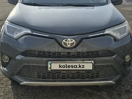 Toyota RAV4 2018 года за 13 500 000 тг. в Павлодар