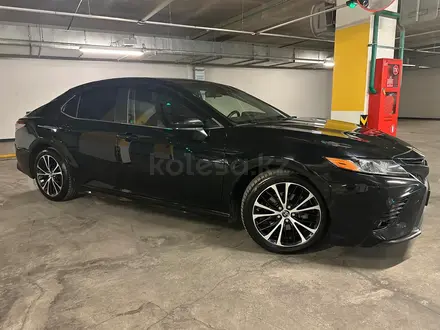 Toyota Camry 2018 года за 10 500 000 тг. в Алматы – фото 2