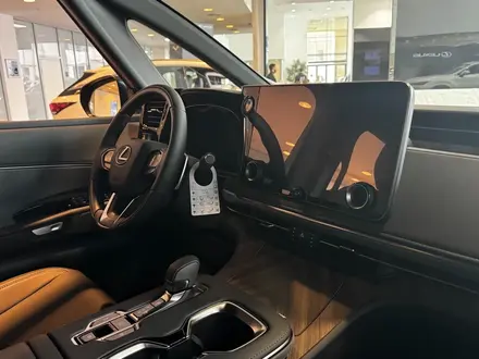 Lexus LM Business+ 2025 года за 78 390 000 тг. в Алматы – фото 18