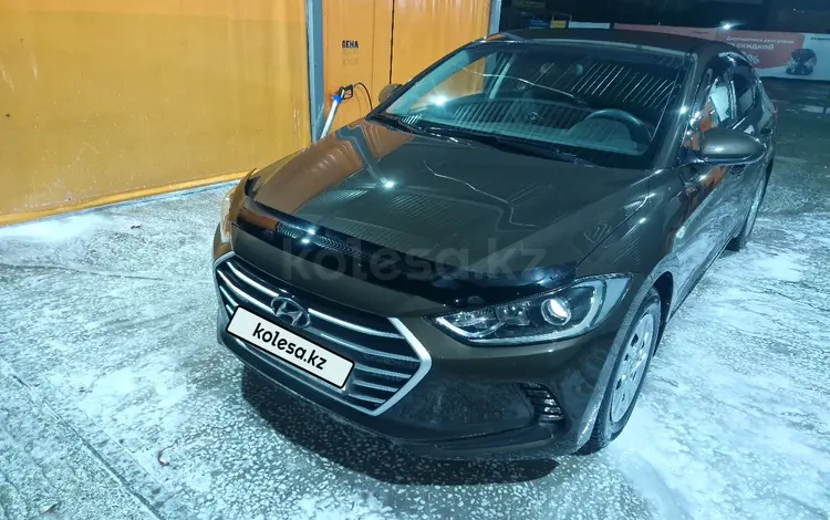 Hyundai Elantra 2018 годаfor7 800 000 тг. в Астана