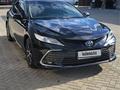 Toyota Camry 2023 года за 17 300 000 тг. в Атырау