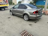 Volkswagen Polo 2015 года за 3 350 000 тг. в Атырау – фото 2