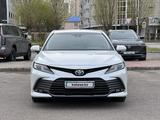 Toyota Camry 2023 года за 17 550 000 тг. в Астана – фото 3