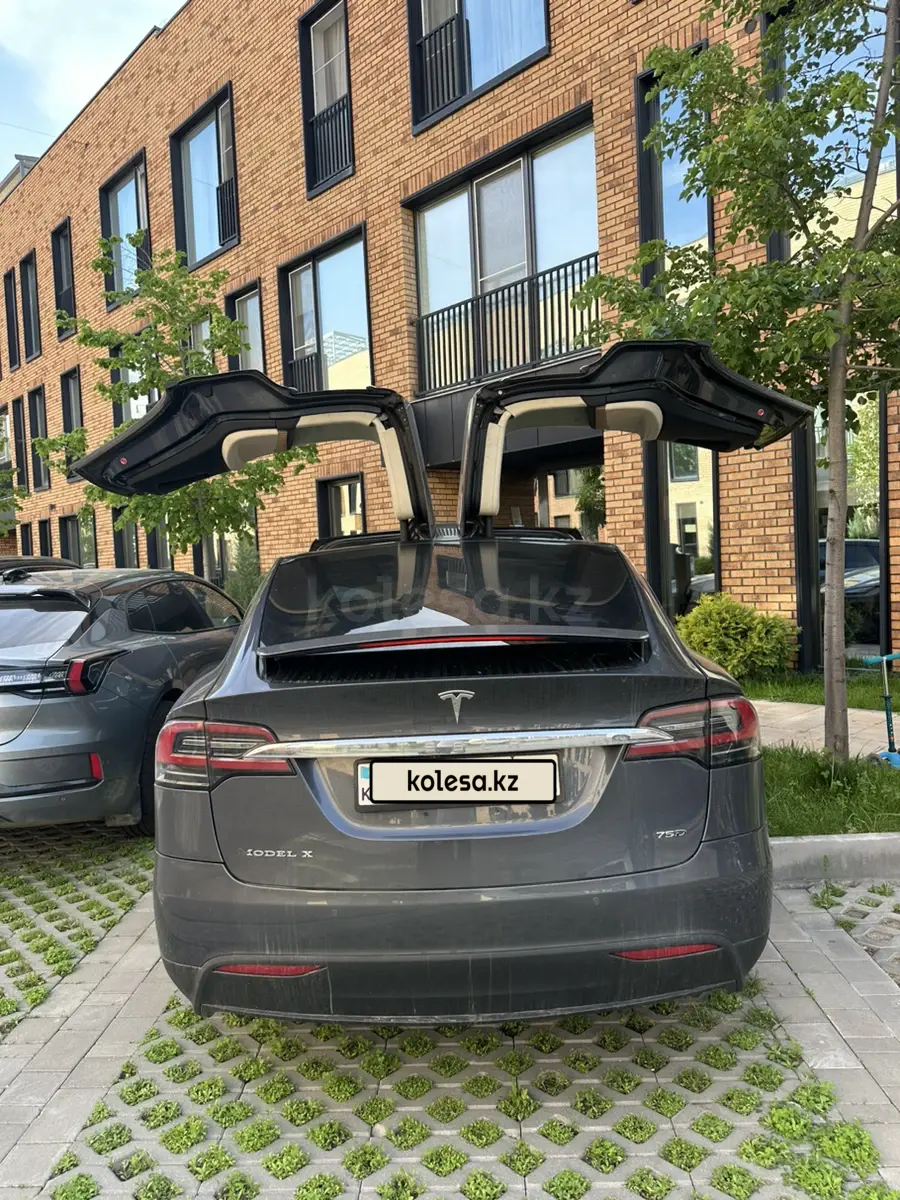 Tesla Model X, 2016