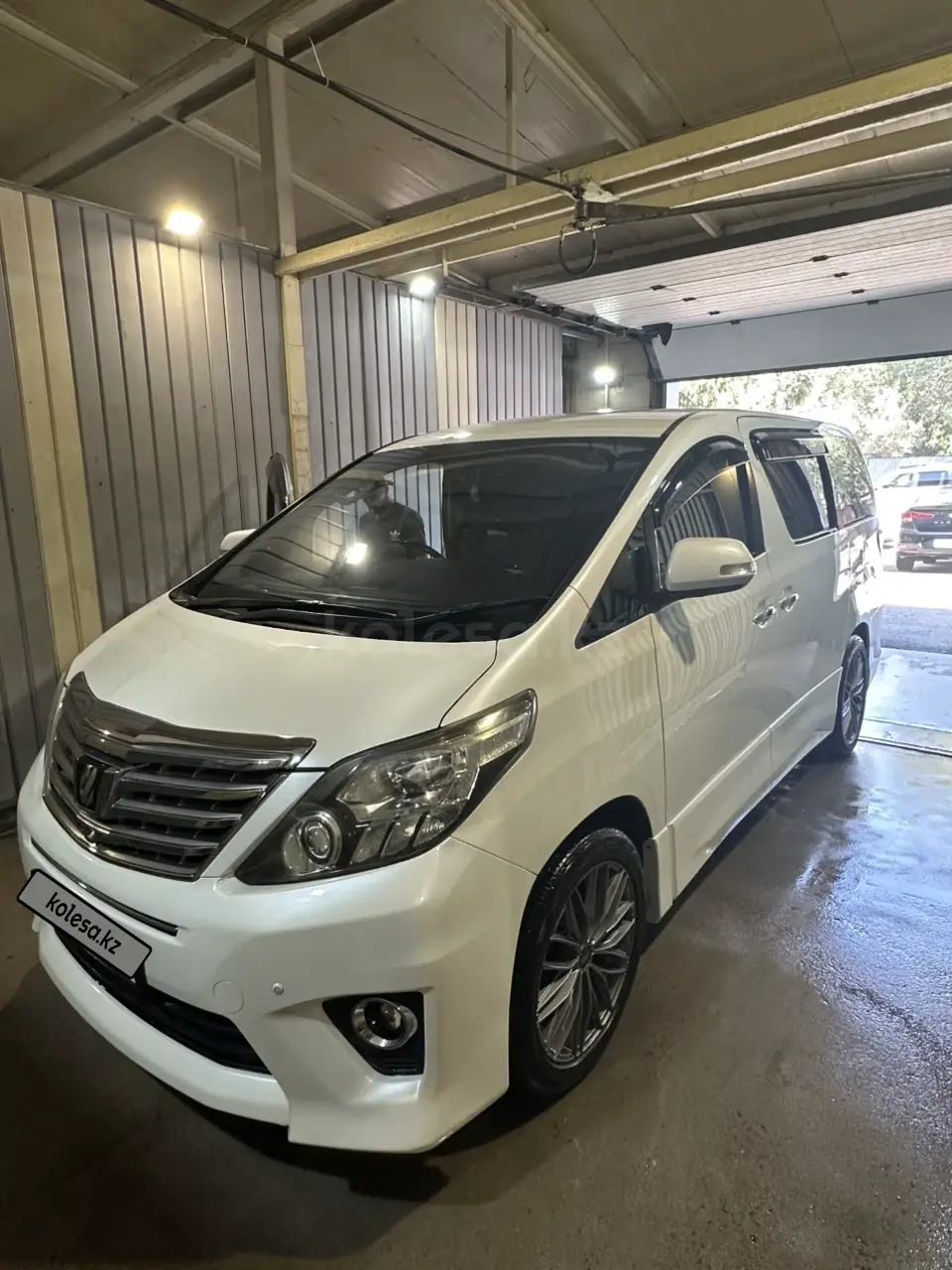 Toyota Alphard, 2011