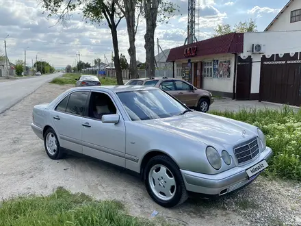 Mercedes-Benz E 230 1996 года за 2 700 000 тг. в Тараз – фото 3