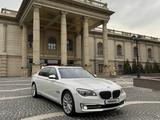 BMW 750 2013 годаүшін17 000 000 тг. в Алматы – фото 2