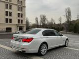 BMW 750 2013 годаүшін17 000 000 тг. в Алматы – фото 5