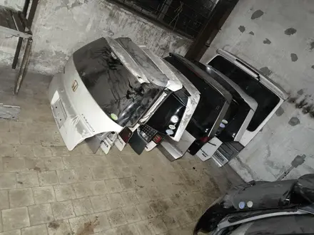 Крышка багажника дверь задняя дверь багажника за 880 тг. в Алматы – фото 2