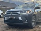 Toyota Highlander 2018 года за 11 500 000 тг. в Уральск