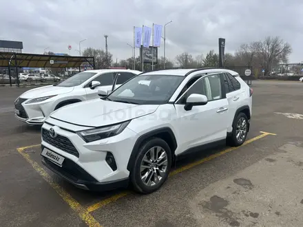 Toyota RAV4 2023 года за 19 500 000 тг. в Уральск