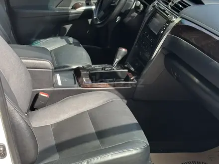 Toyota Camry 2015 года за 10 600 000 тг. в Алматы – фото 18