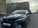 Toyota Camry 2019 года за 13 200 000 тг. в Астана – фото 2