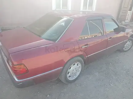 Mercedes-Benz E 220 1994 года за 1 600 000 тг. в Айтеке би – фото 3