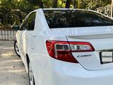 Toyota Camry 2014 года за 8 800 000 тг. в Шымкент – фото 2