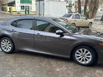 Toyota Camry 2019 годаүшін12 500 000 тг. в Уральск – фото 2