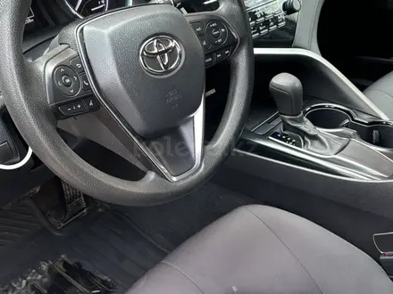 Toyota Camry 2019 года за 12 500 000 тг. в Уральск – фото 16