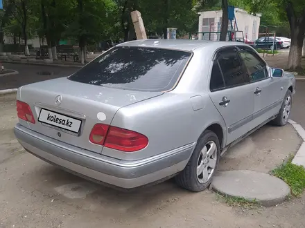 Mercedes-Benz E 280 1999 годаүшін3 300 000 тг. в Алматы – фото 2