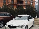 BMW 320 2015 года за 7 500 000 тг. в Актау – фото 2