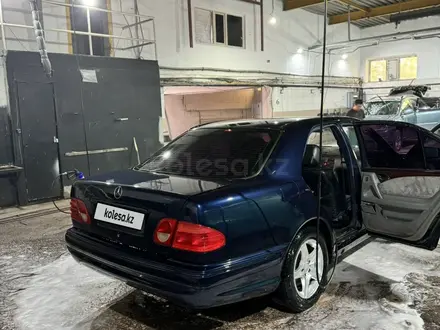 Mercedes-Benz E 280 1997 года за 1 800 000 тг. в Астана – фото 2