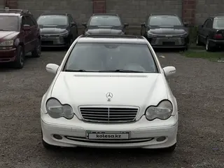 Mercedes-Benz C 260