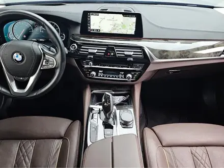 BMW 540 2018 года за 17 700 000 тг. в Алматы – фото 9