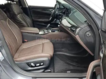 BMW 540 2018 года за 17 700 000 тг. в Алматы – фото 15