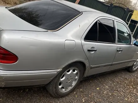 Mercedes-Benz E 230 1995 года за 1 600 000 тг. в Тараз – фото 8