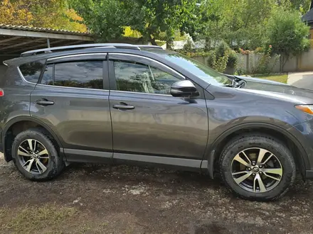 Toyota RAV4 2017 года за 10 500 000 тг. в Алматы – фото 3