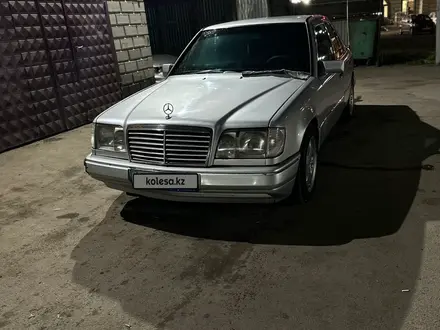 Mercedes-Benz E 220 1994 года за 2 200 000 тг. в Талгар
