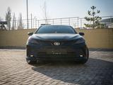 Toyota Camry 2022 года за 19 500 000 тг. в Алматы – фото 3